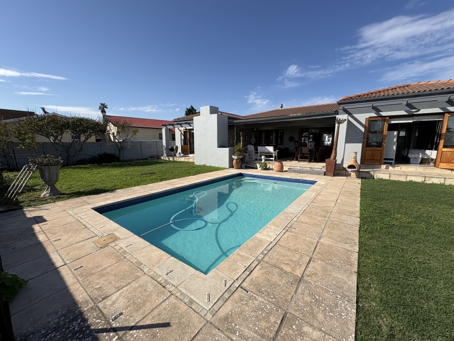4 Bedroom Property for Sale in Yzerfontein Western Cape